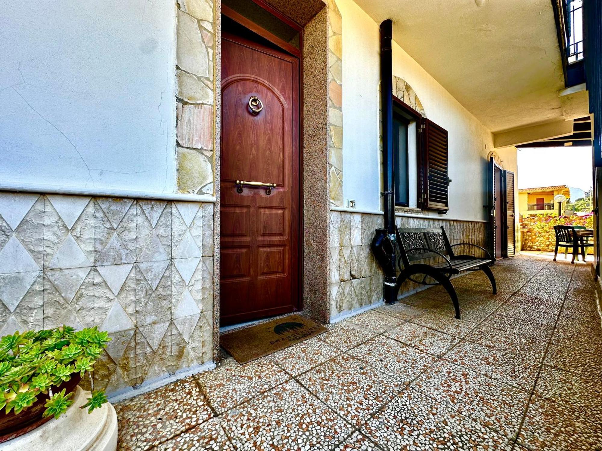 Casa Del Sole Appartement Campofelice Di Roccella Buitenkant foto